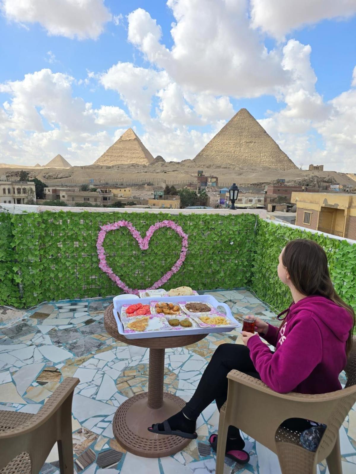Kafret el-Gabal Pyramids Show Hotel מראה חיצוני תמונה