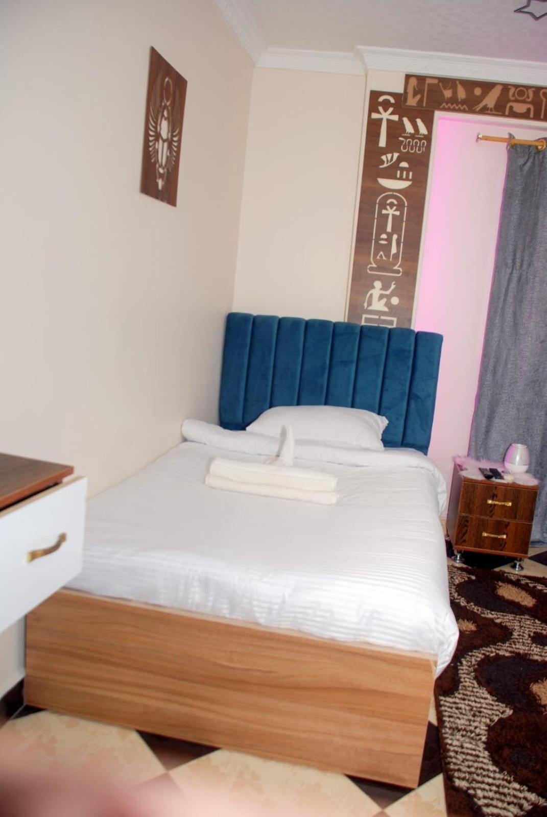 Kafret el-Gabal Pyramids Show Hotel מראה חיצוני תמונה